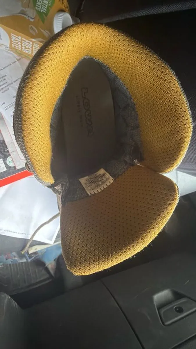 hiking boots - Image 3