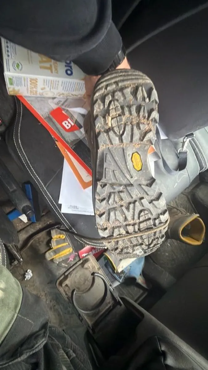 hiking boots - Image 4