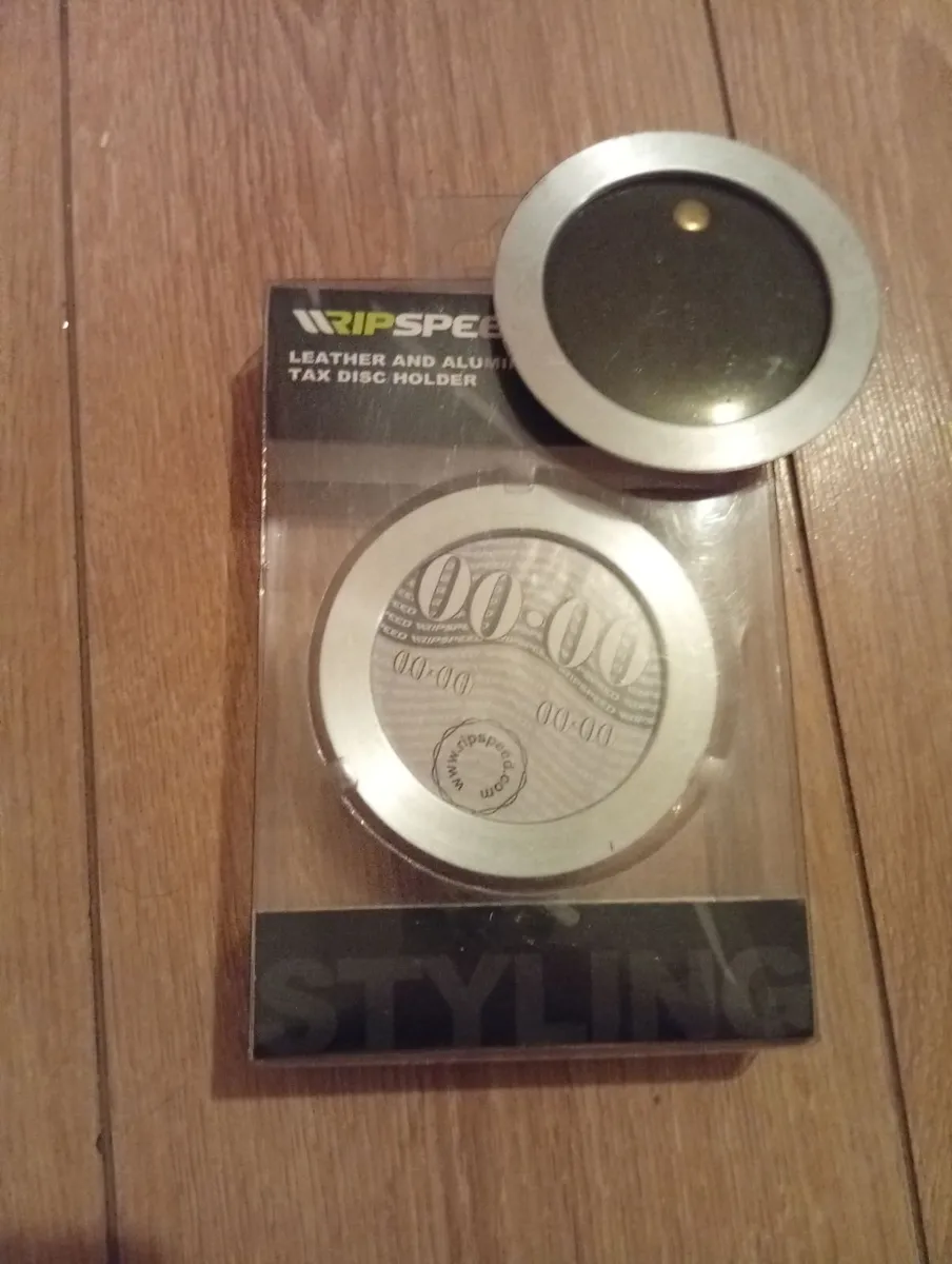 New Deluxe Universal Tax Disc Holders - Image 3