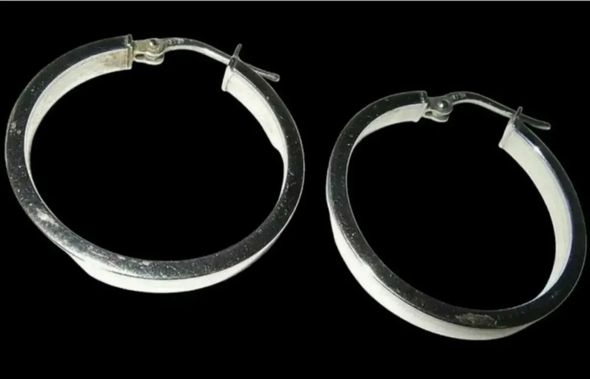 Vintage 9ct White Gold Hallmarked Hoop Earrings - Image 3