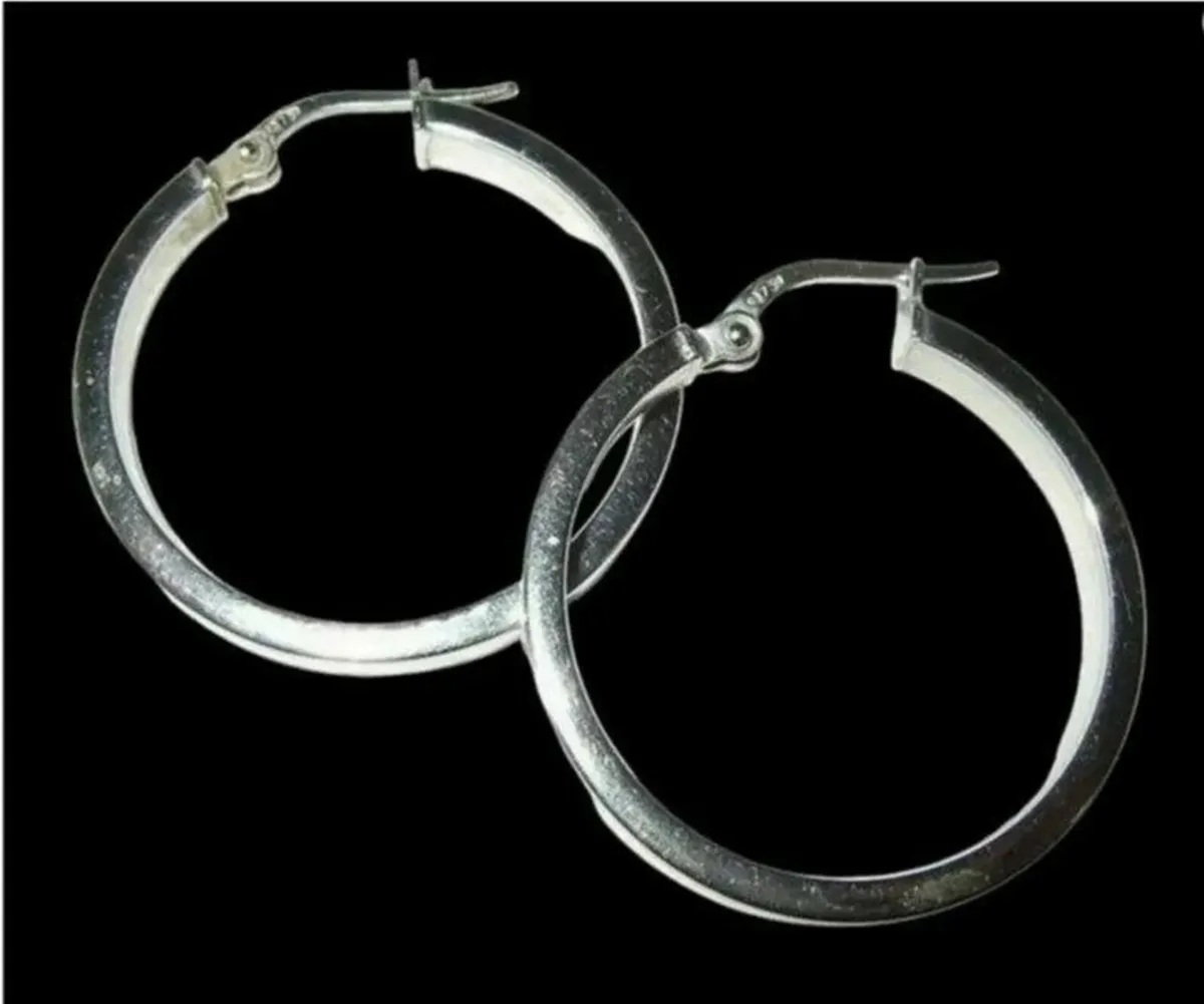 Vintage 9ct White Gold Hallmarked Hoop Earrings - Image 4