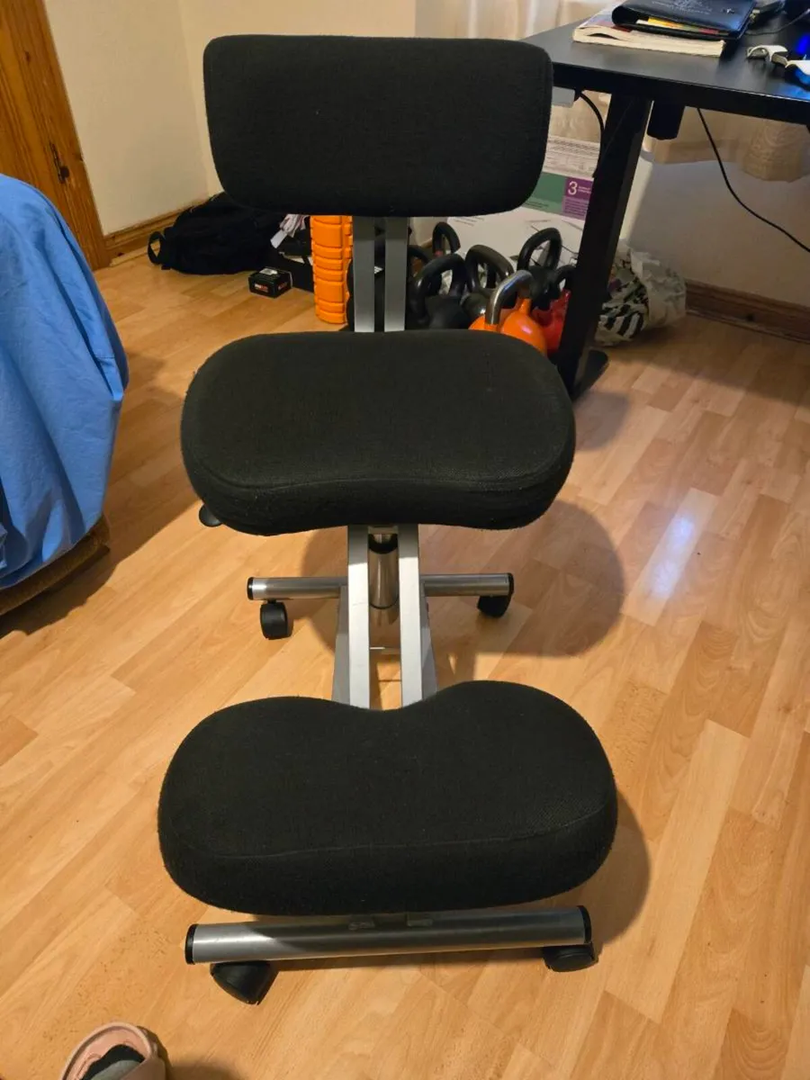 Kneeling chair - Image 1