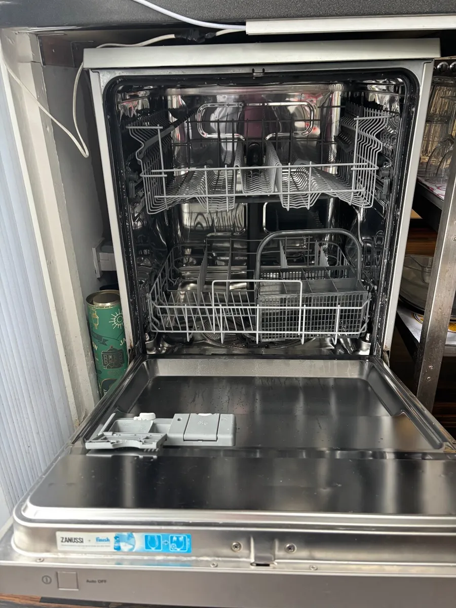 Zanussi Dishwasher ZDF26011XA €50 - Image 2