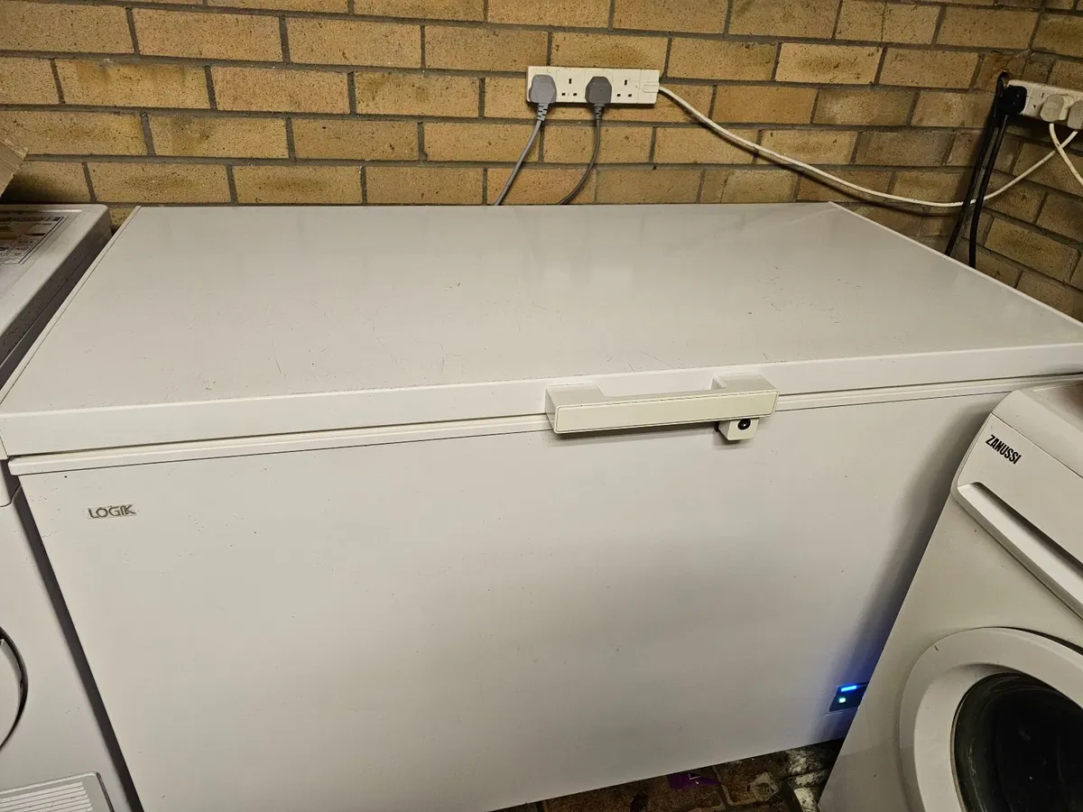 Large Chest Freezer 371L deep 400l 300l storage - Image 1