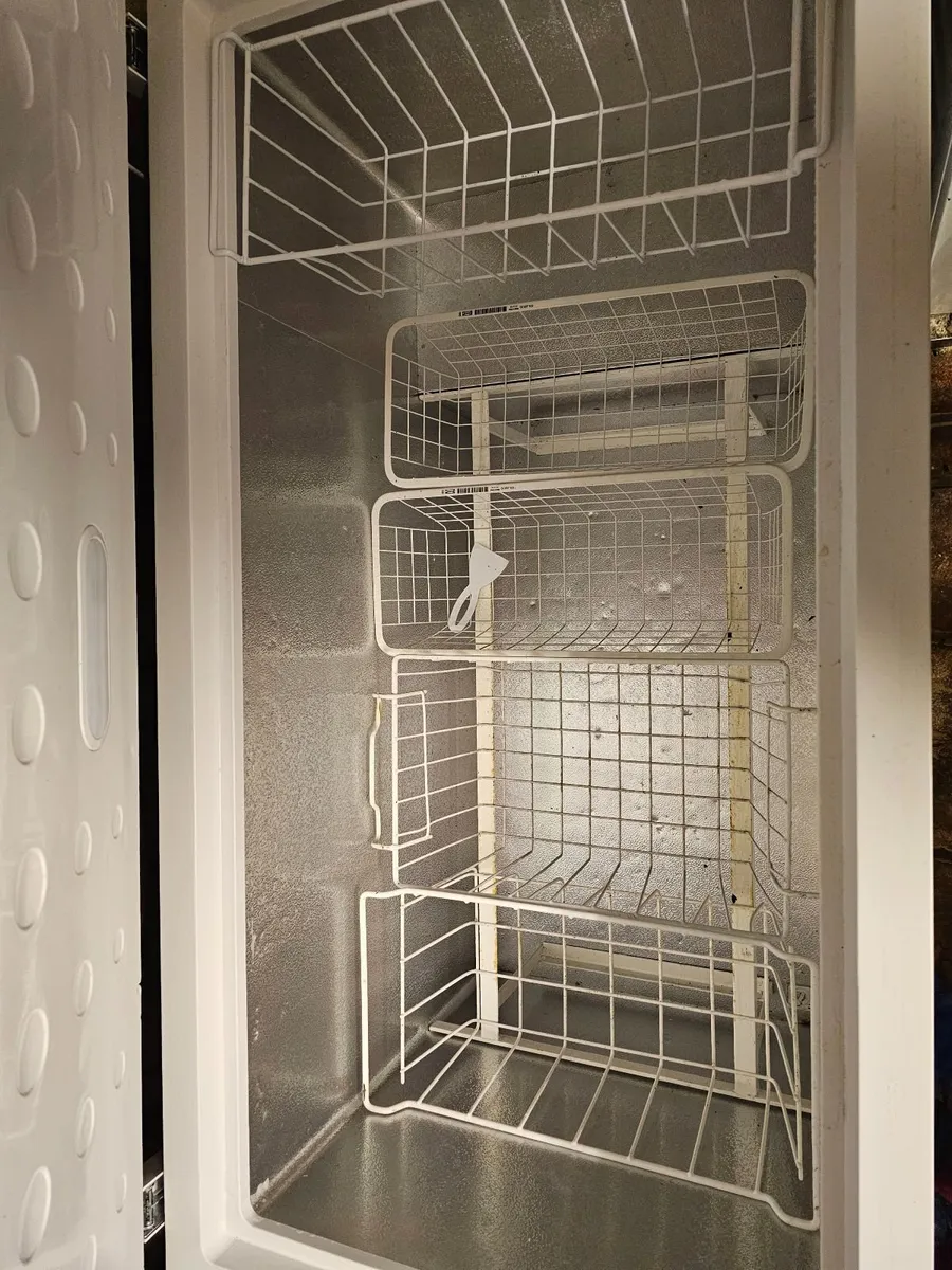 Large Chest Freezer 371L deep 400l 300l storage - Image 2