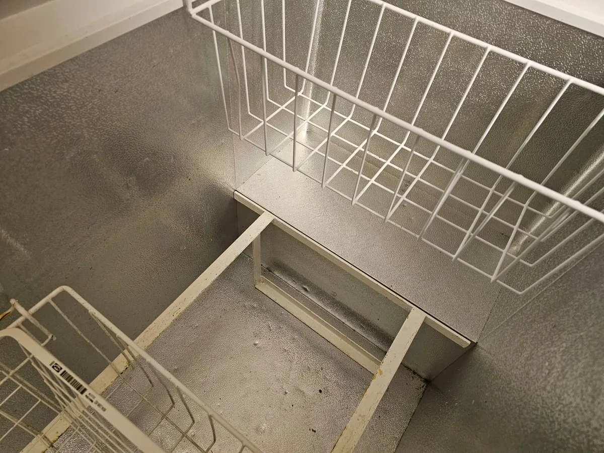 Large Chest Freezer 371L deep 400l 300l storage - Image 3