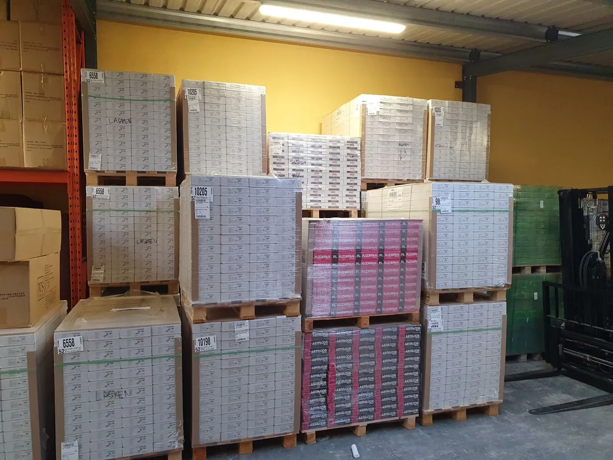 8mm laminated click flooring AC4 , - Image 1