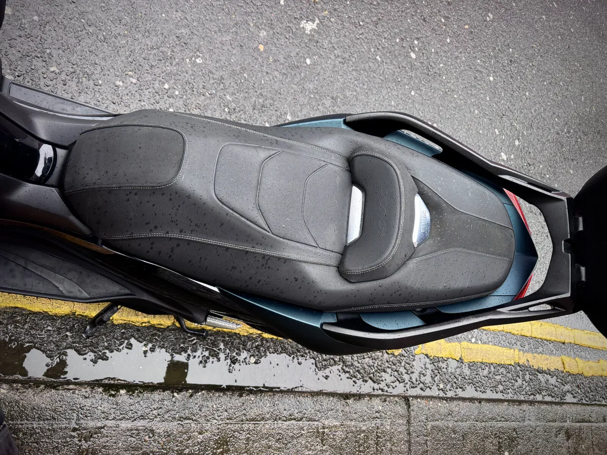 Yamaha Xmax 300 Tech Max - Image 3