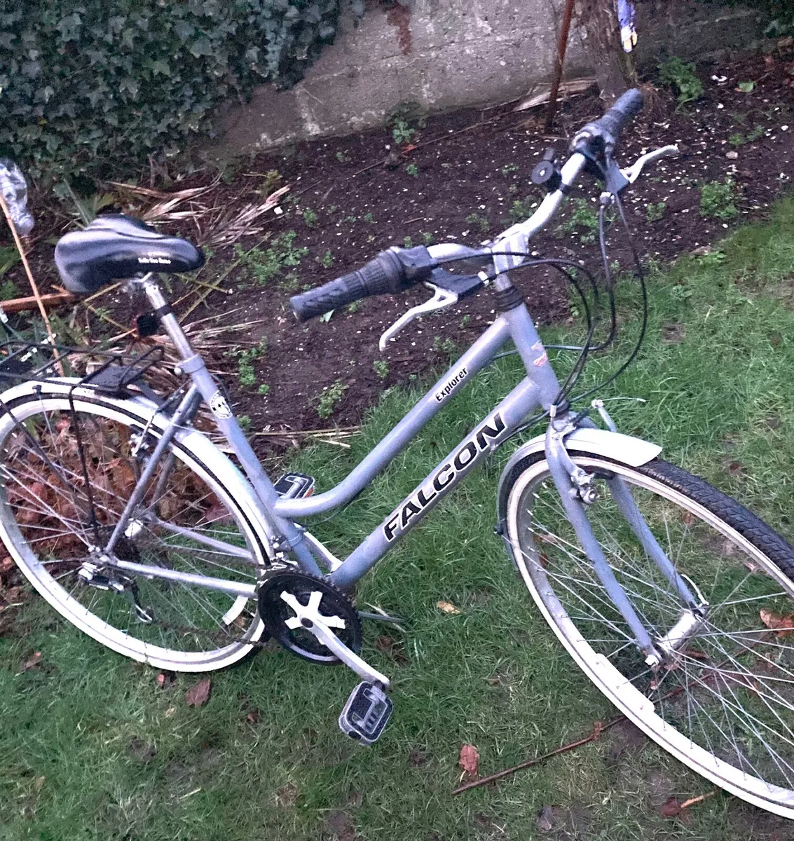 Vintage Ladies Bike - Image 2