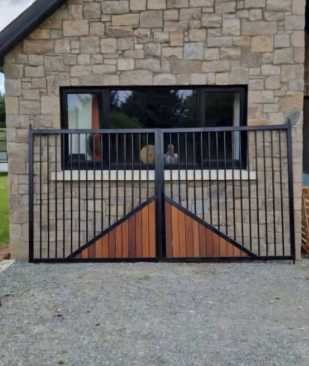 Entrance gates - Image 1