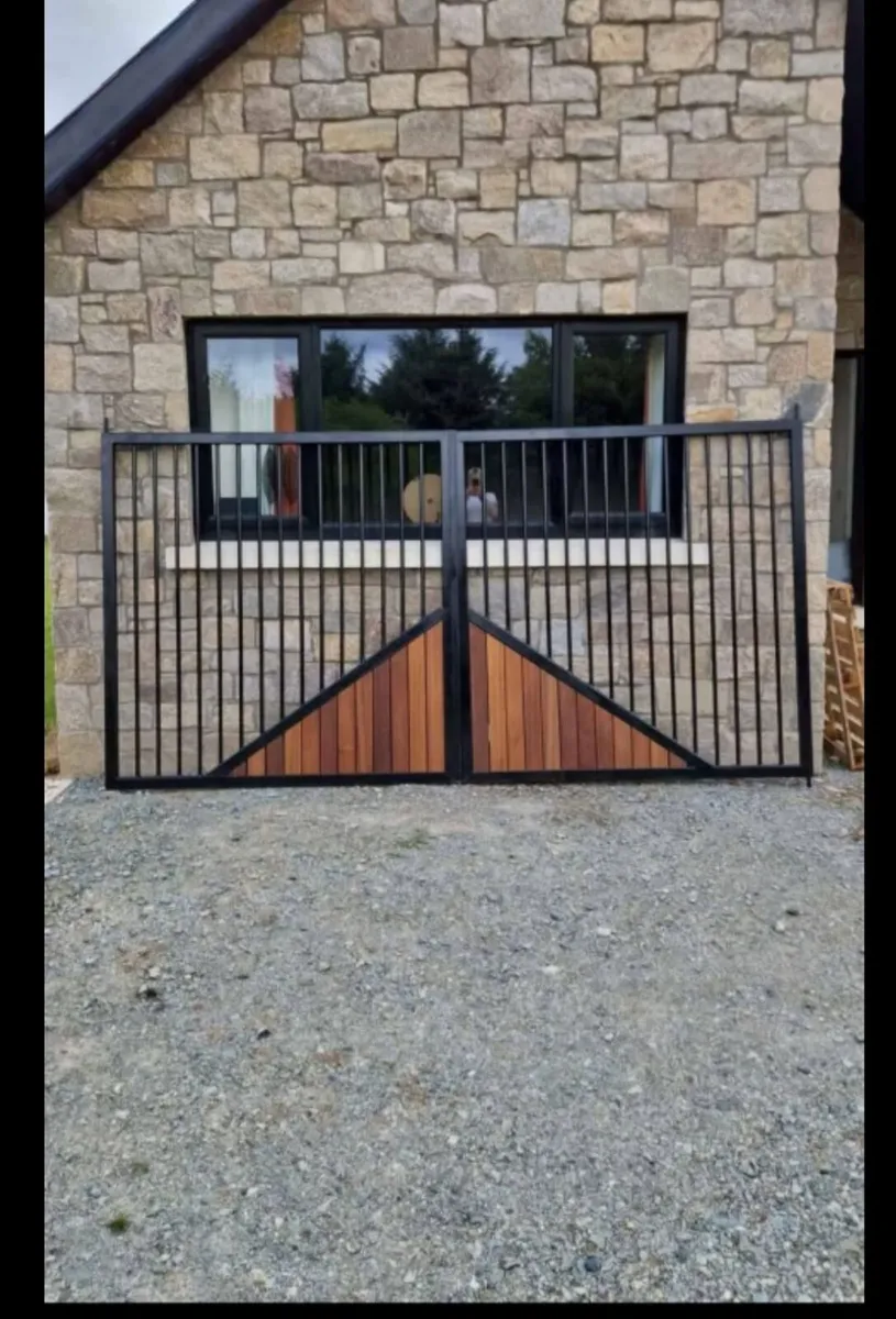 Entrance gates - Image 2