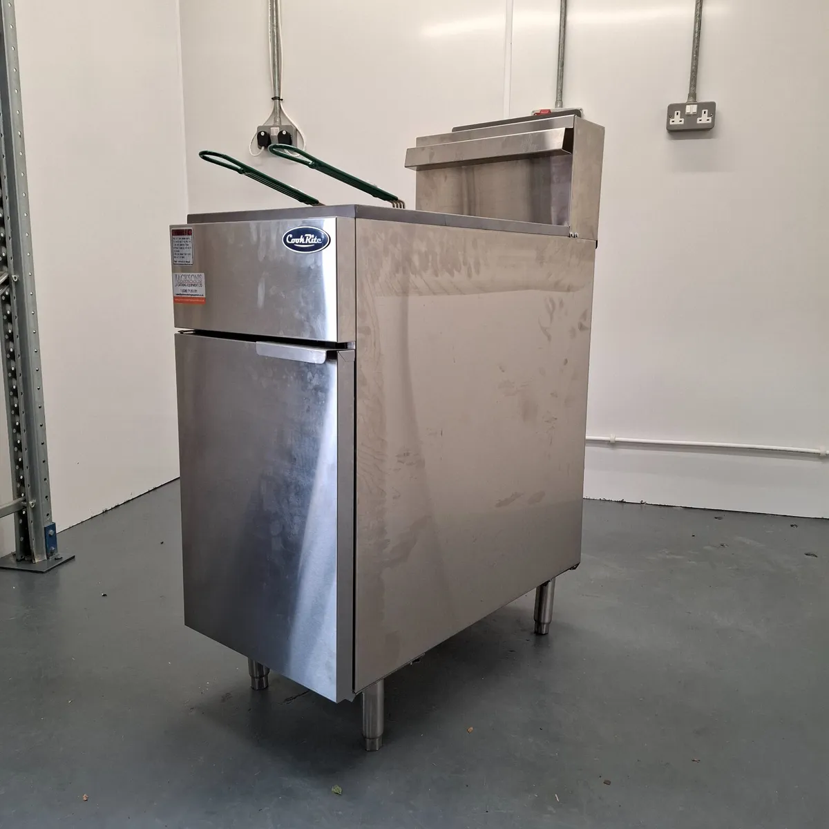 Commercial Fryers Nat/LPG 3 Burner & 4 Burner - Image 2