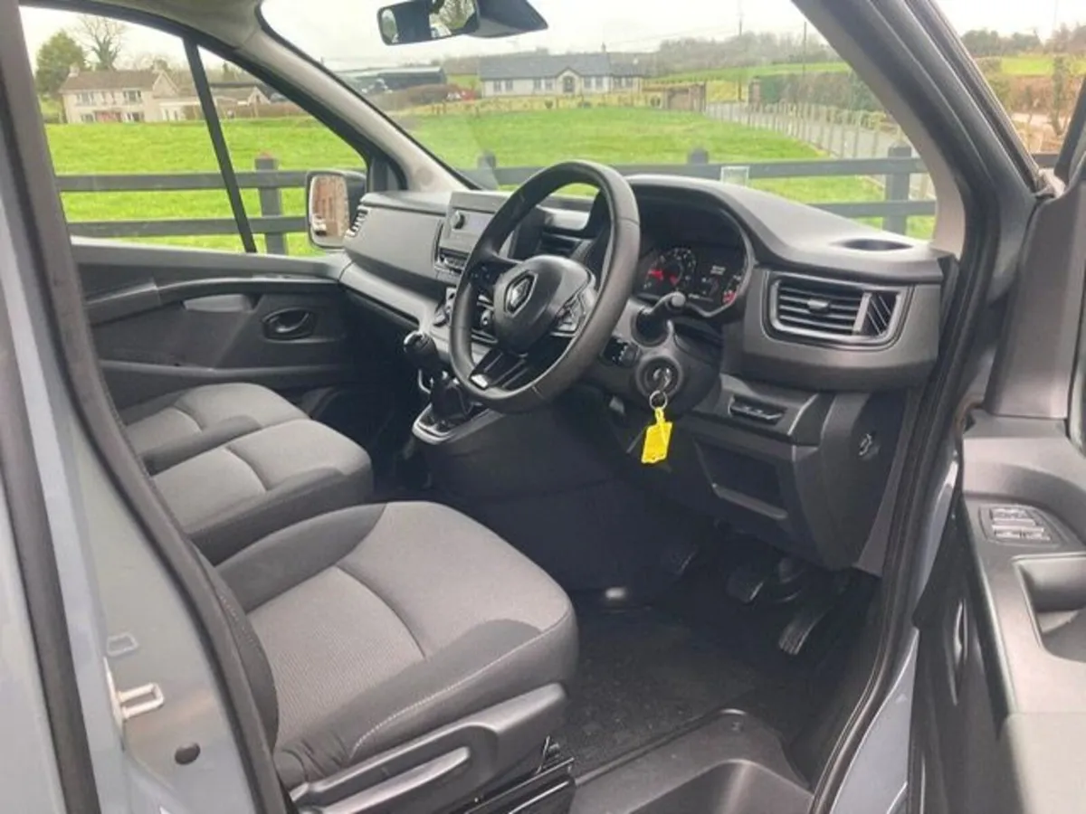2023 RENAULT TRAFIC SL28 BUSINESS 9 SEATER MINIBUS - Image 2