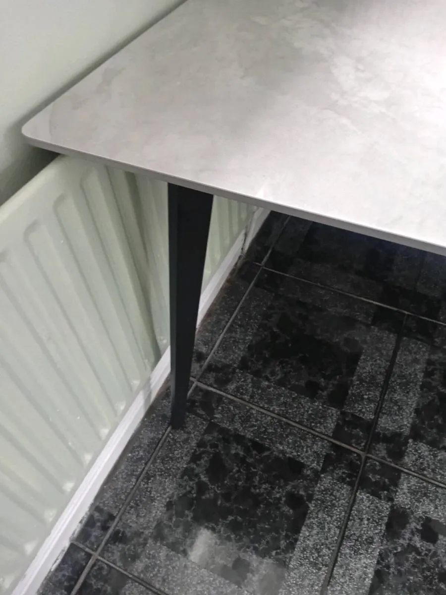 Kitchen table - Image 2