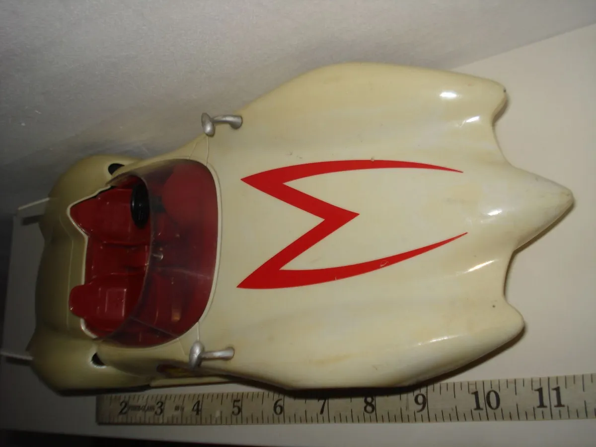 2 LARGE HOT WHEELS SPEED RACER MOVIE CARS. - Image 4