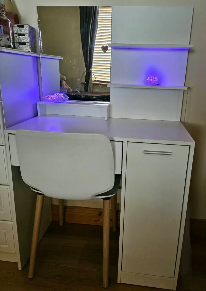 Girls dresser - Image 1