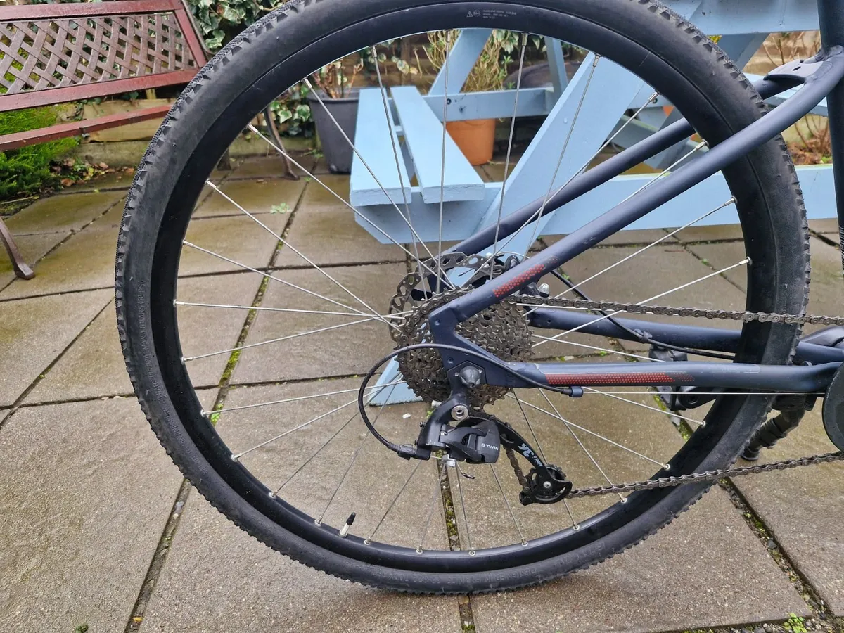 Hybrid bike with disk brakes and suspension - Image 2