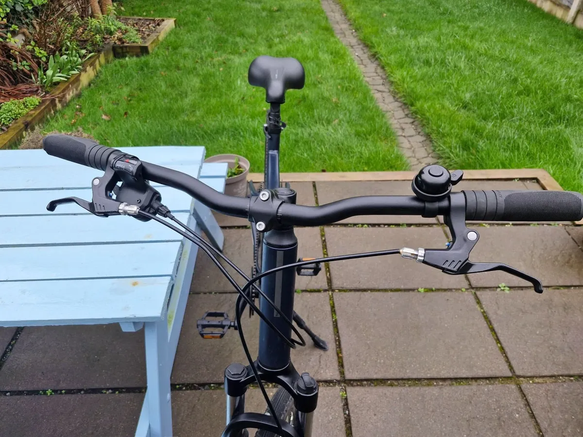 Hybrid bike with disk brakes and suspension - Image 3