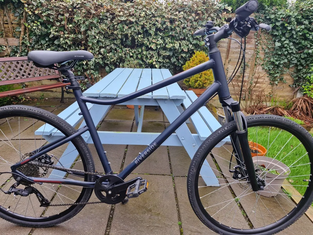 Hybrid bike with disk brakes and suspension - Image 1