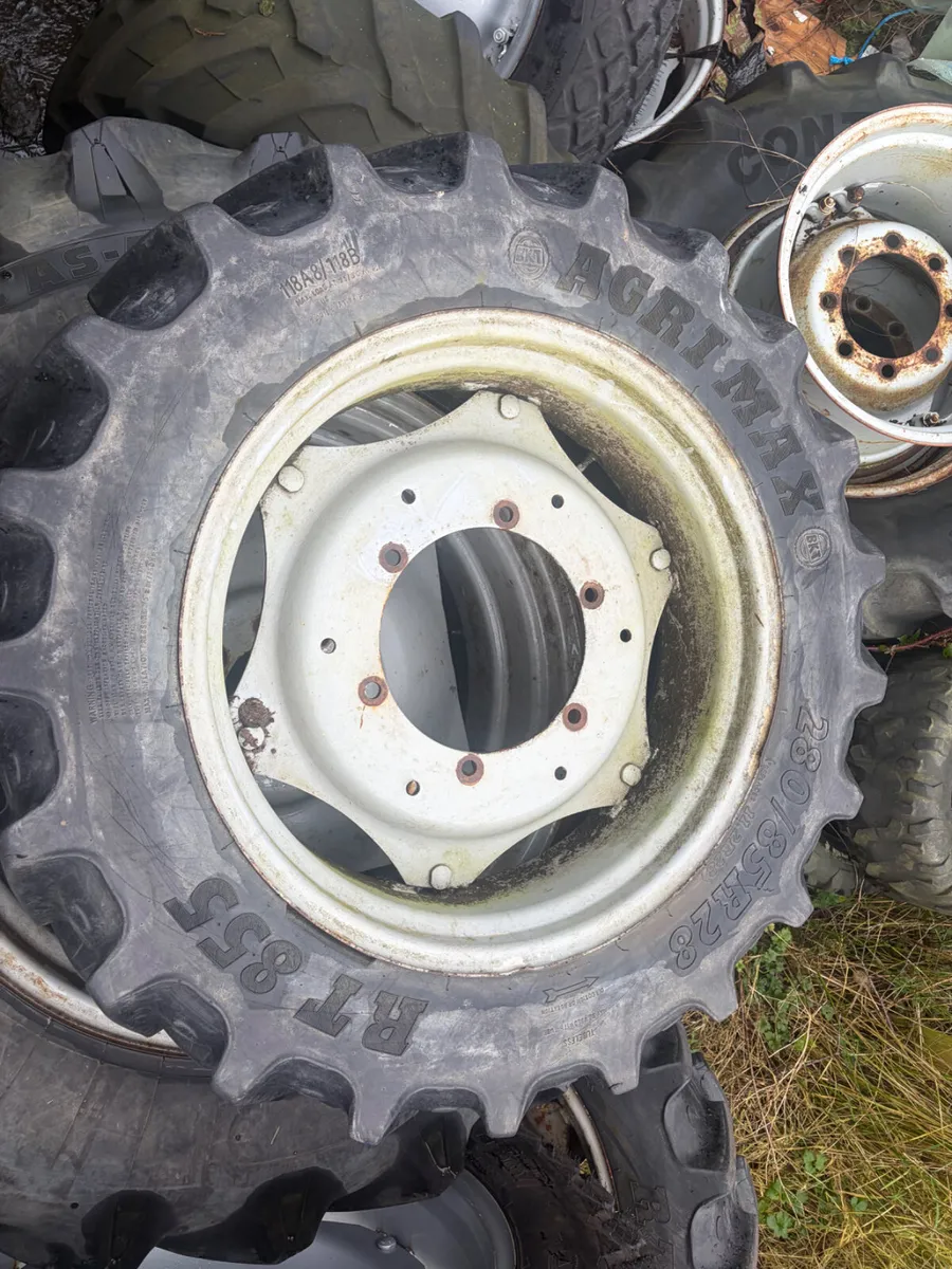 Massey 28 Front Wheels 280/85 R28 - Image 1