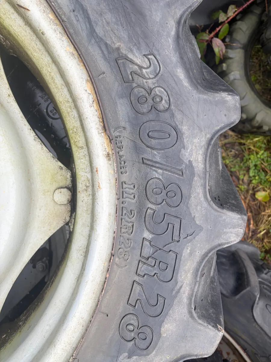 Massey 28 Front Wheels 280/85 R28 - Image 3