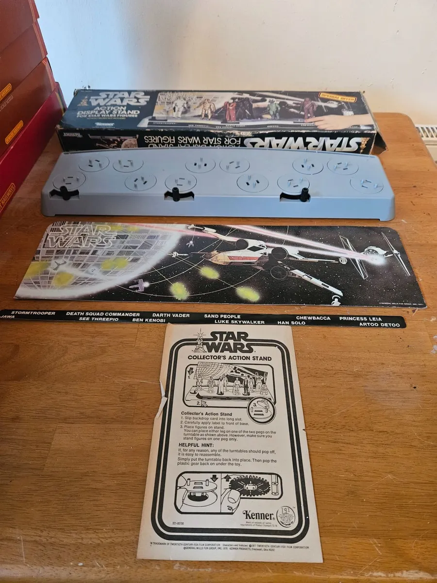 Vintage Star Wars Action Display Stand - Image 1