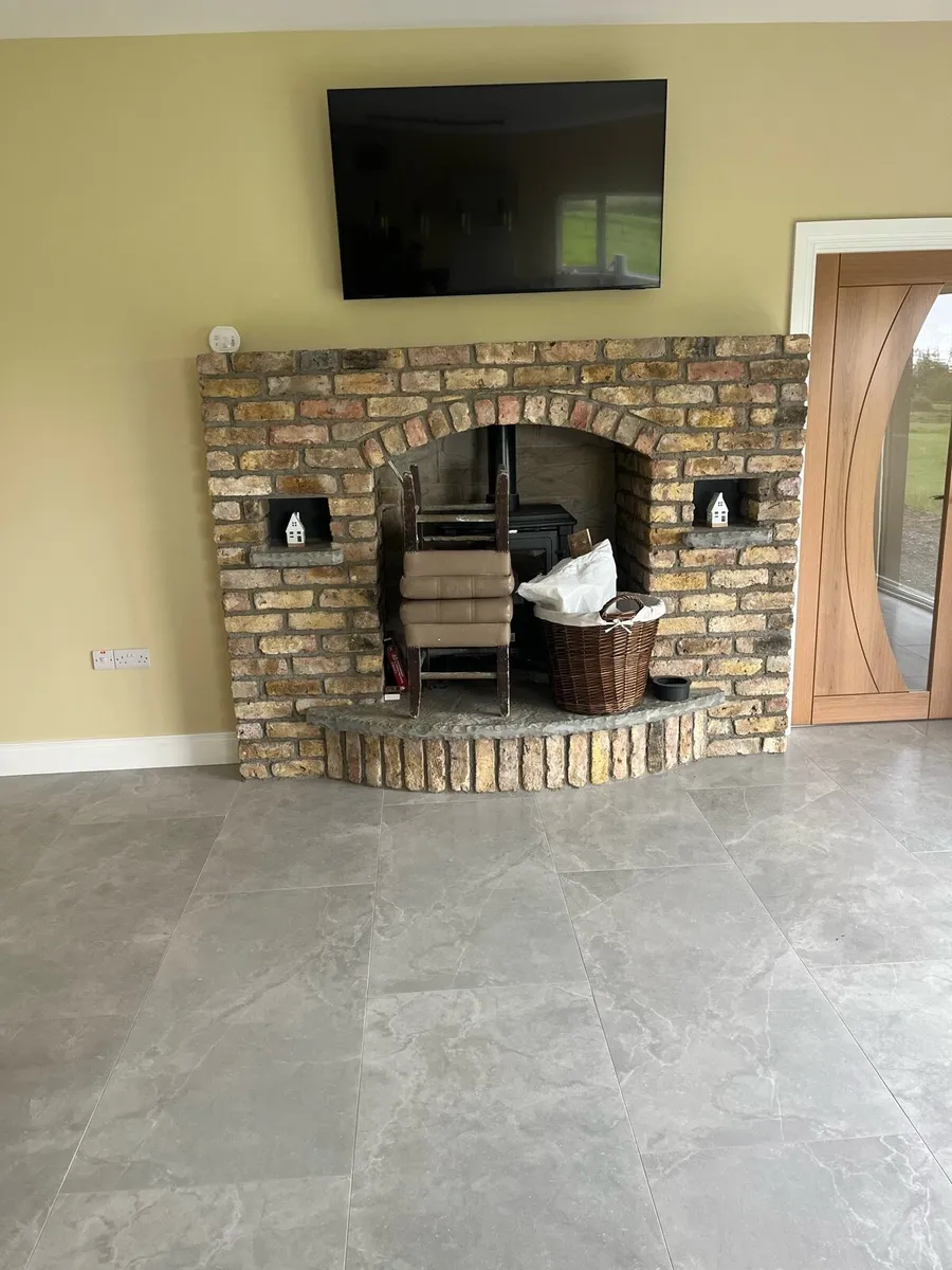 Old yellow brick - Image 1