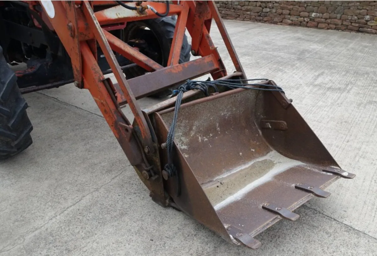 CASE IH 685L 4WD + MX252 LOADER - Image 4