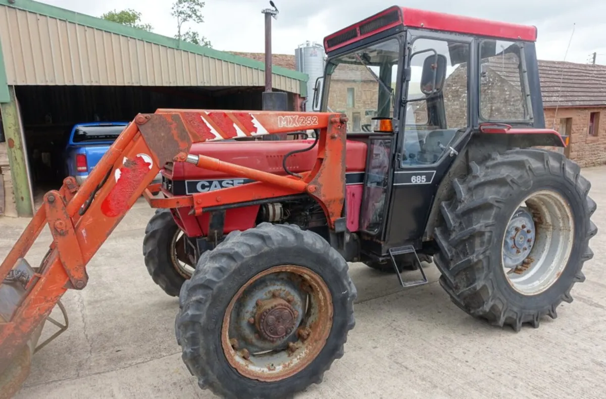 CASE IH 685L 4WD + MX252 LOADER - Image 1