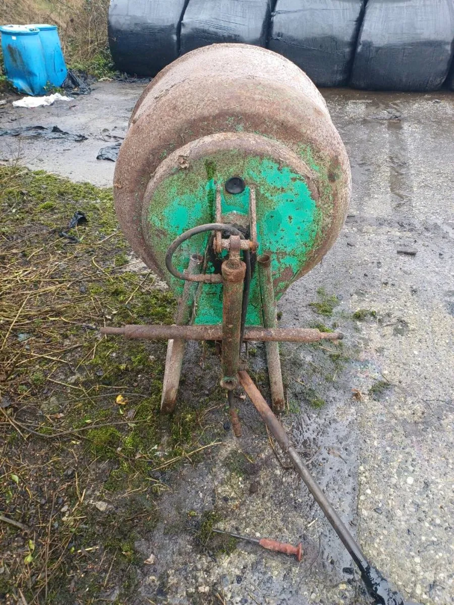 Grain bucket and cement mixer, - Image 4