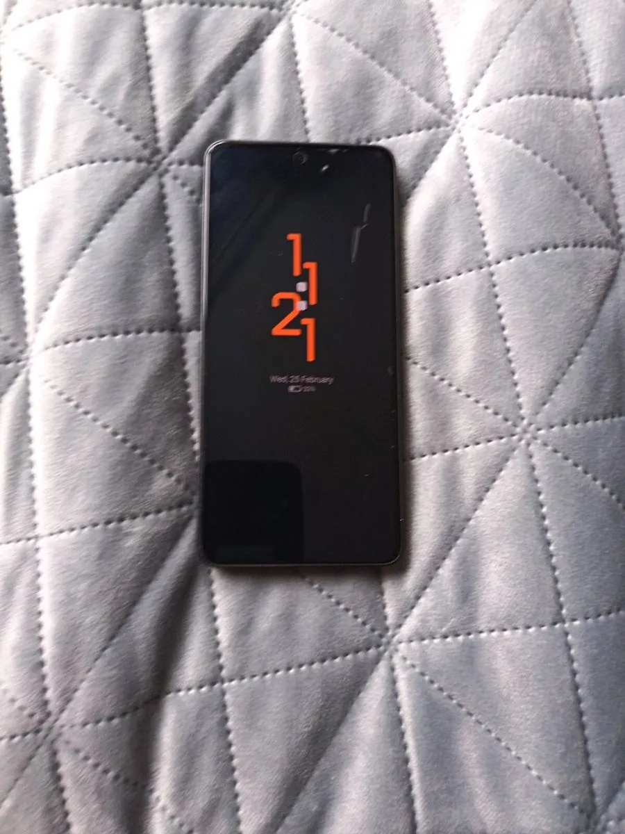 Xiaomi and Samsung galaxy A22 5 g - Image 1