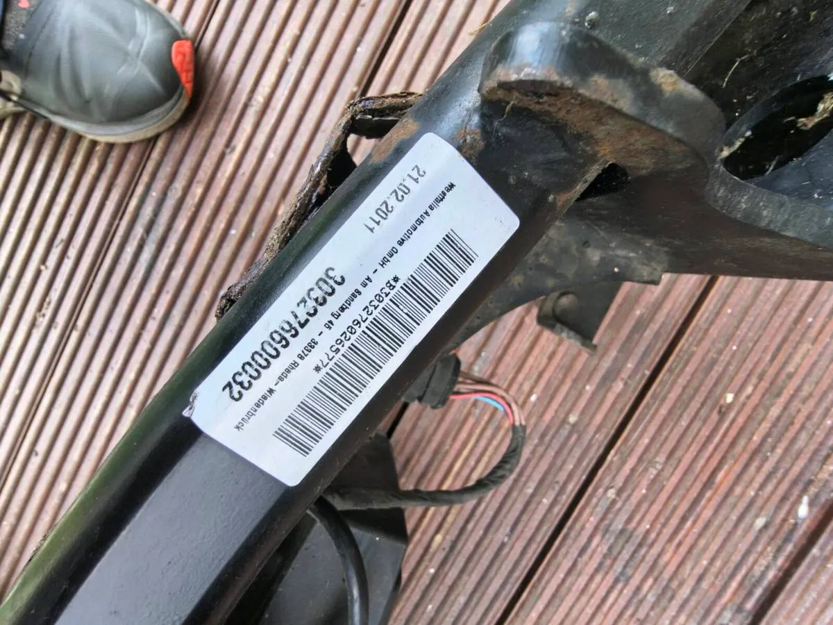 BMW 5 F10 or F11 original electric towbar - Image 3