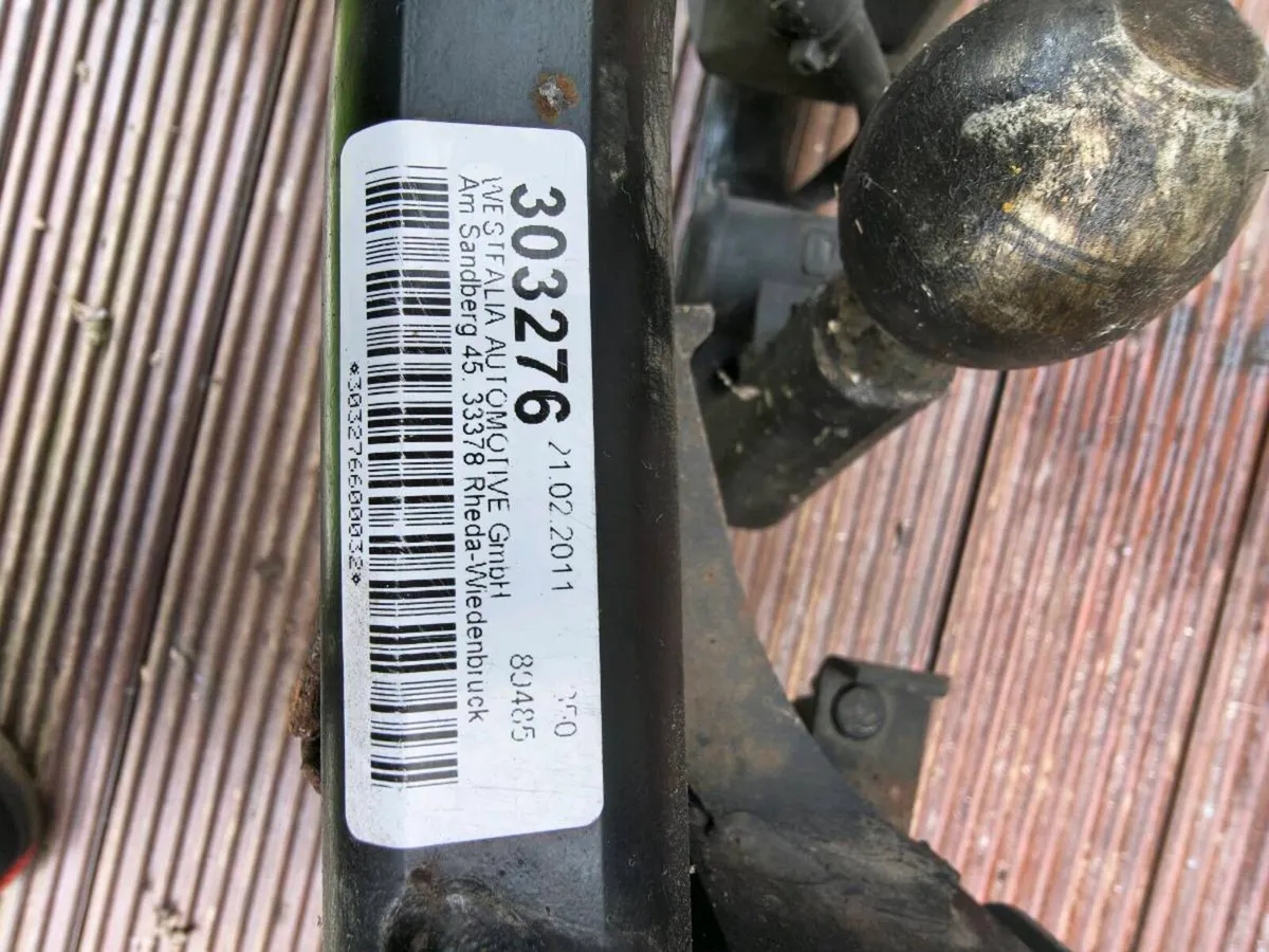 BMW 5 F10 or F11 original electric towbar - Image 4