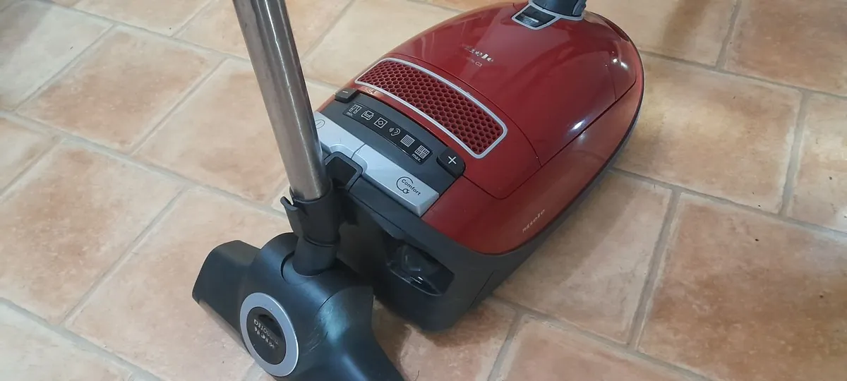 Miele vacuum cleaner - Image 1