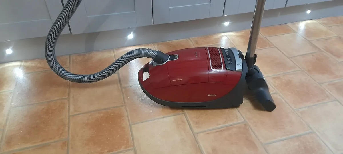Miele vacuum cleaner - Image 3