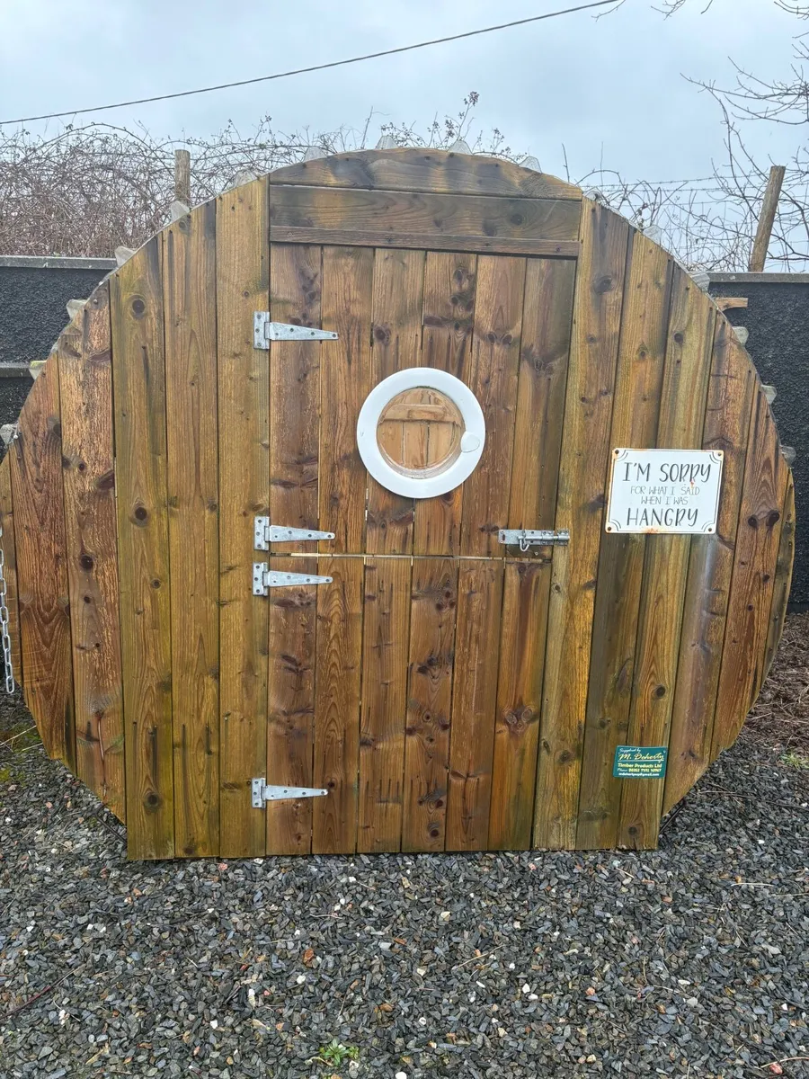 Outdoor dining pods x 3 - Image 2