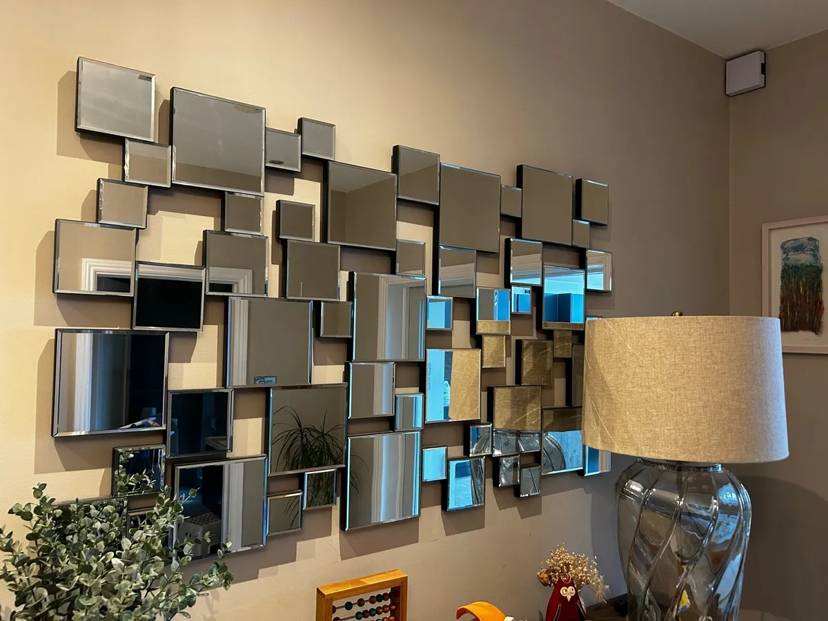 Wall mirror