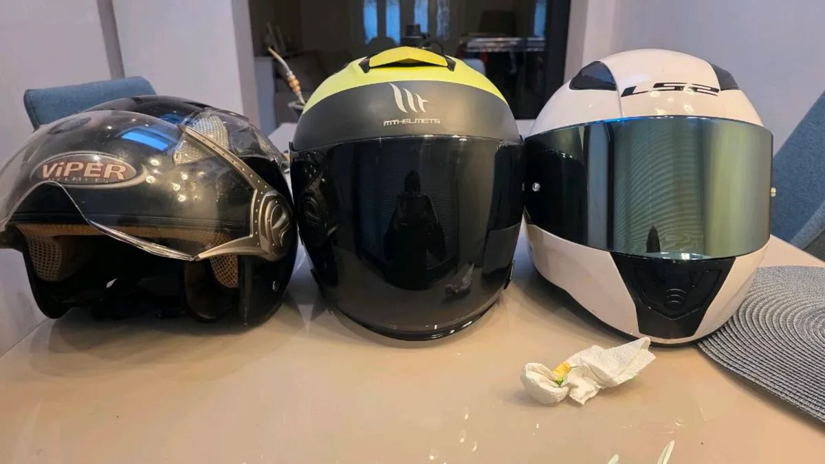 3 Helmets Very good condition - Image 1
