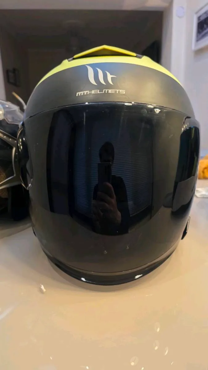 3 Helmets Very good condition - Image 2