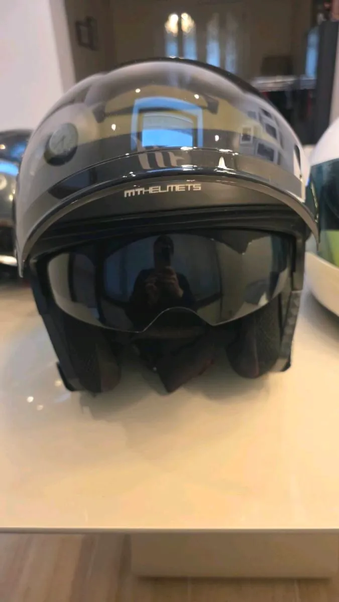 3 Helmets Very good condition - Image 3