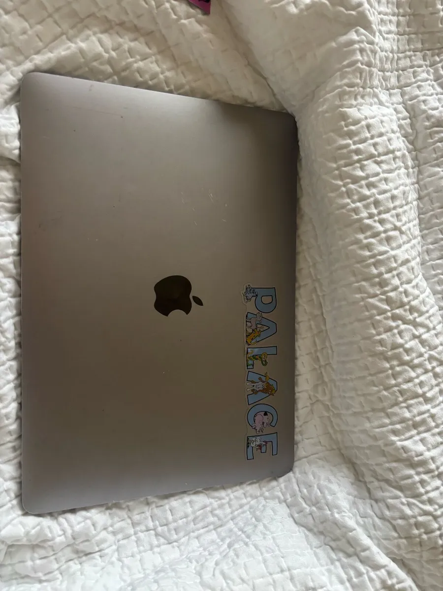 Macbook Air Retina 13 Inch, 2019 - Image 2