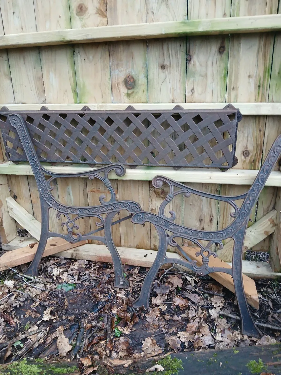 Cast iron bench for restoration - Image 1