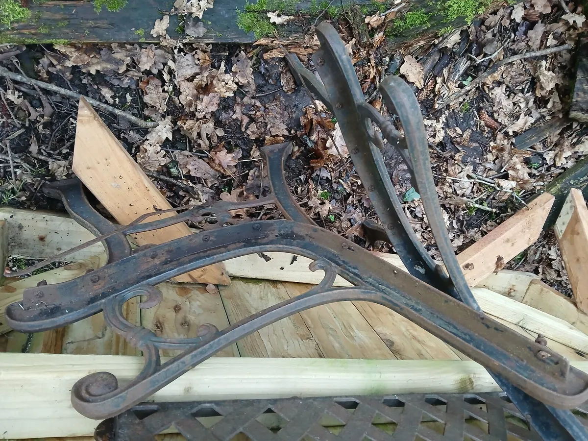 Cast iron bench for restoration - Image 2