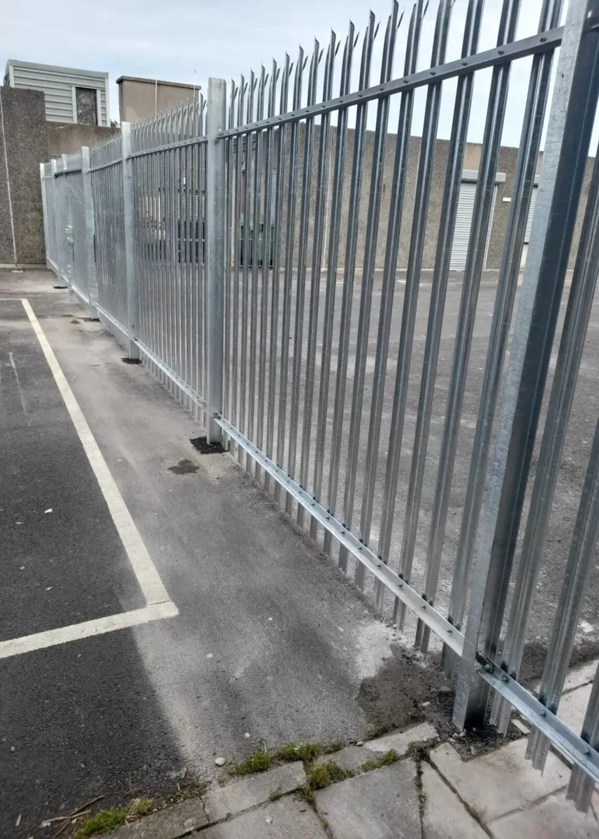 PALISADE FENCING - NEW - Image 2