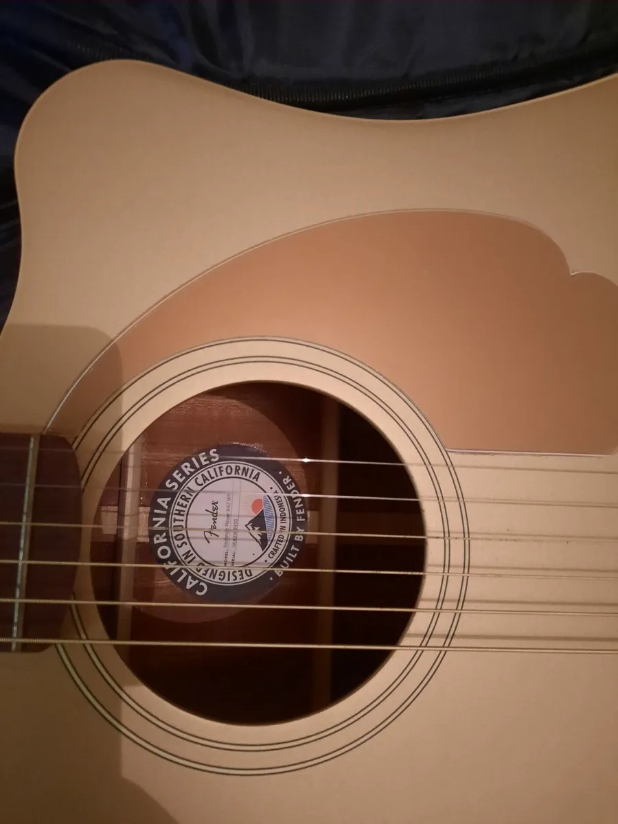 Fendor Redondo Guitar with Guitar Bag - Image 2