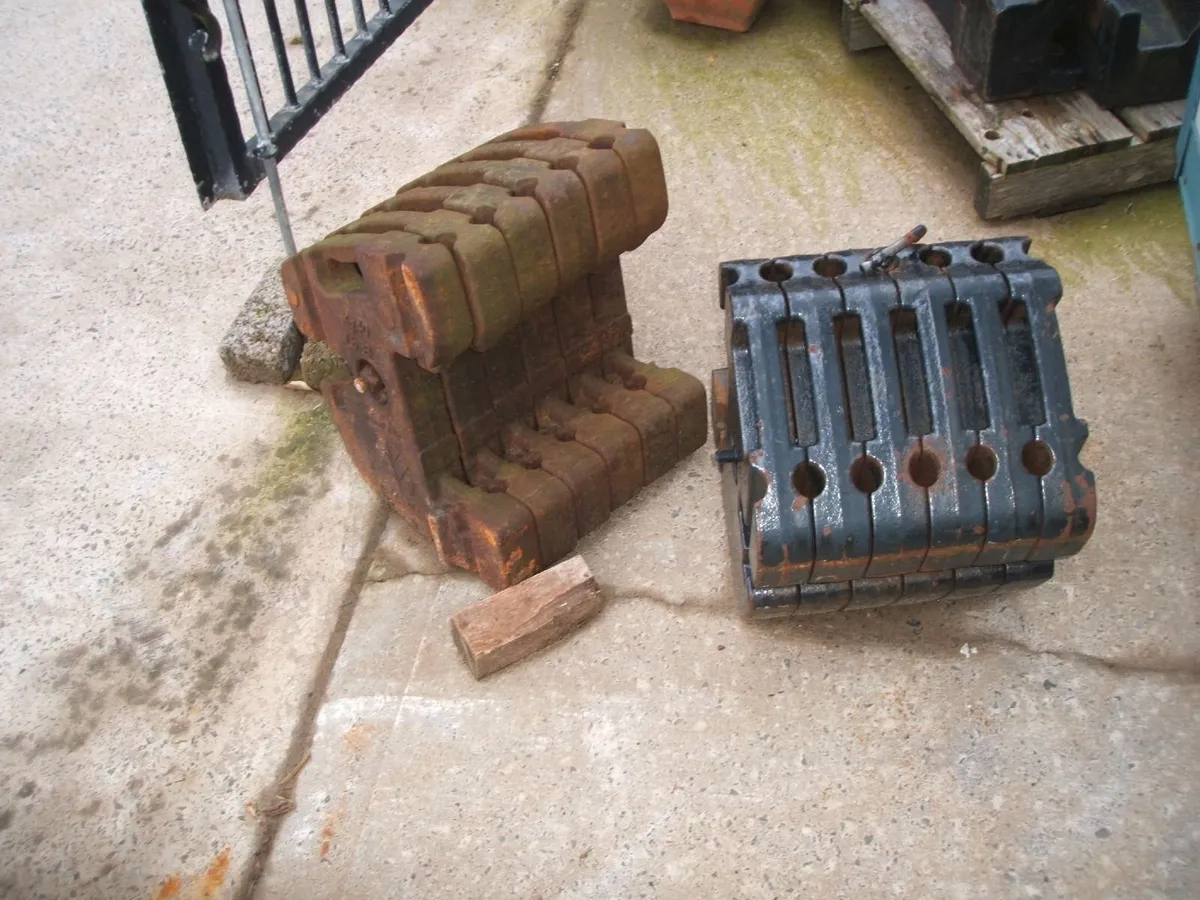 Front linkage and weights - Image 1