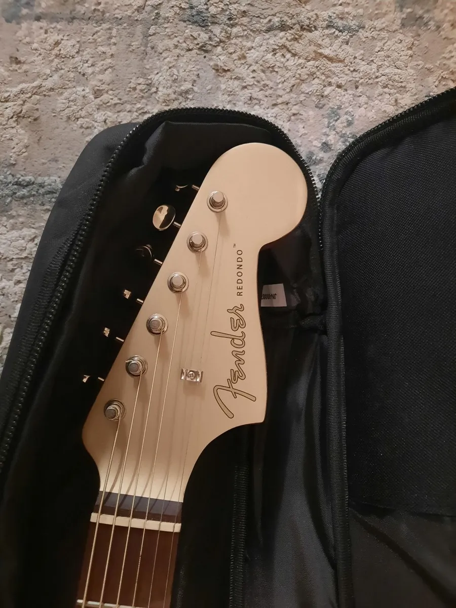 Fendor Redondo Guitar with Guitar Bag - Image 3