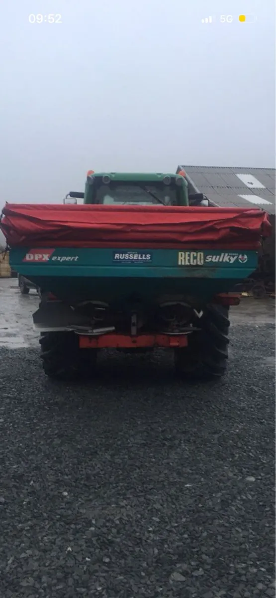 Sulky fertiliser spreader - Image 2
