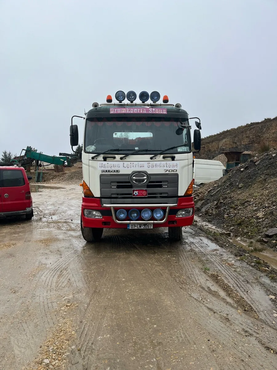 Hino 6x4 tipper - Image 1