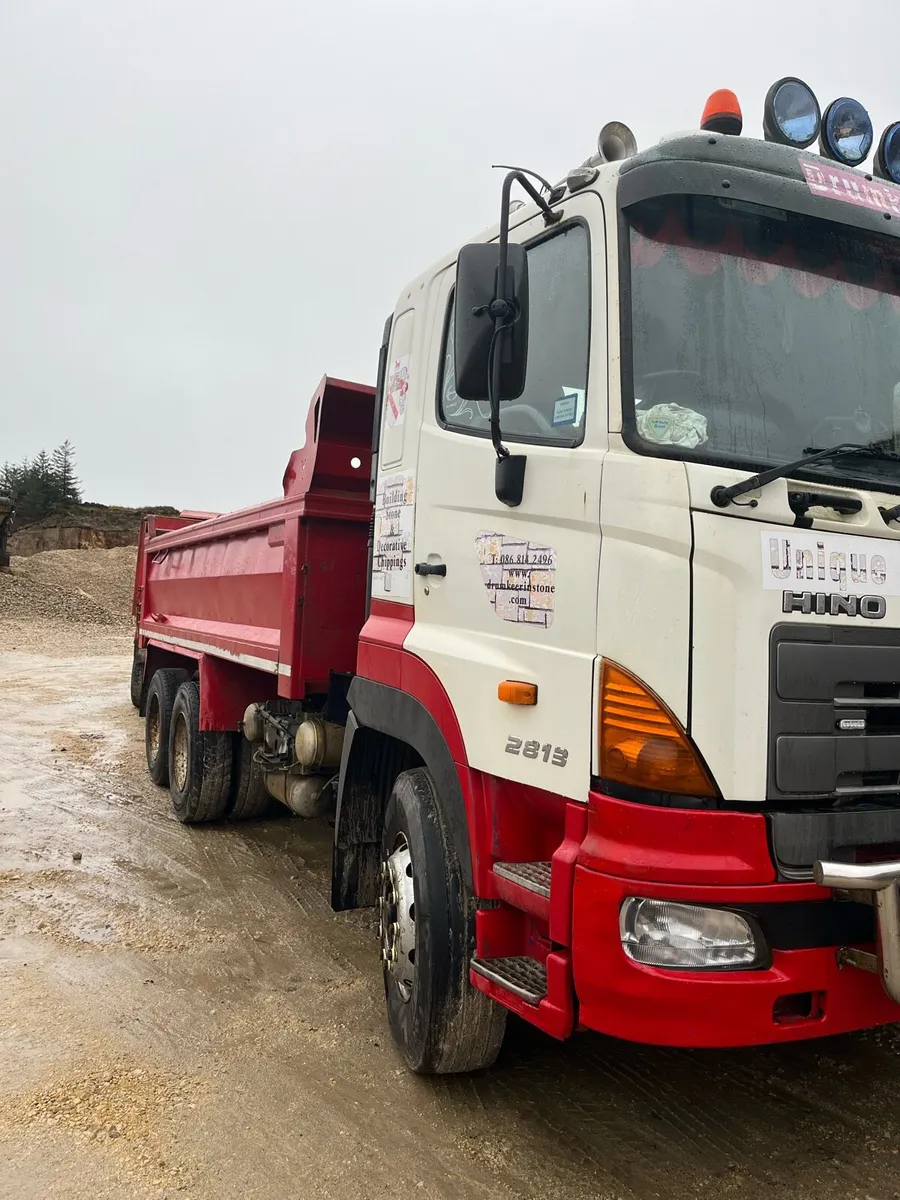 Hino 6x4 tipper - Image 3
